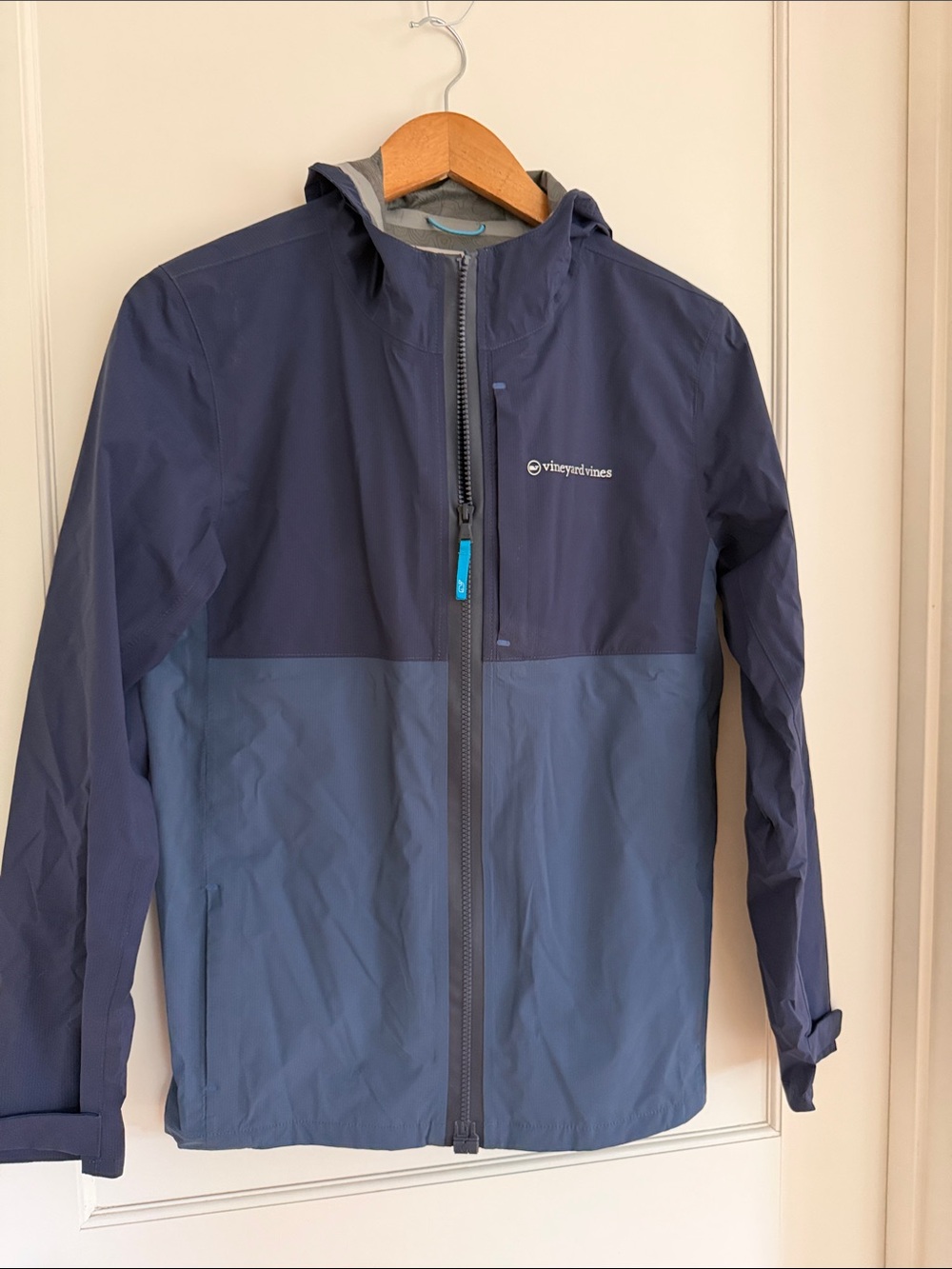 Vineyard Vines boy/mens Two-Tone Navy and Slate Blue Rain Jacket